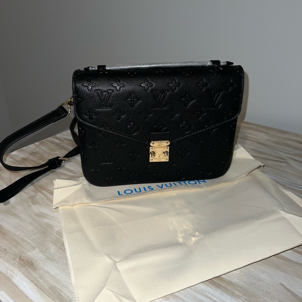 L V Pochette Métis Bag New